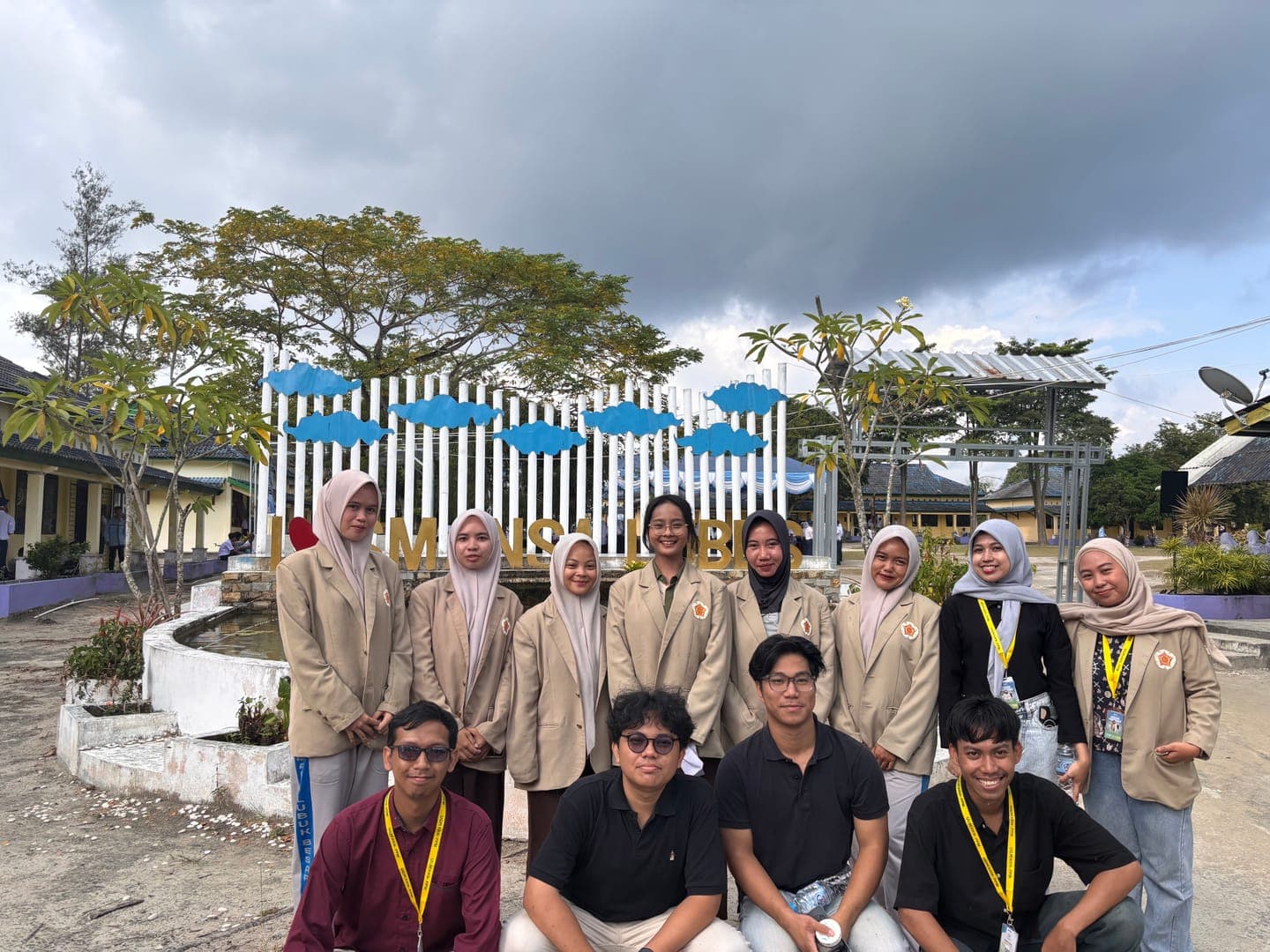 Foto Bersama Tim KKN Bangka Bandhawa